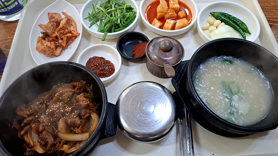 밀양돼지국밥과감자탕 대표 사진