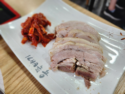 육뚝배기국밥막국수 만덕본점 사진 3