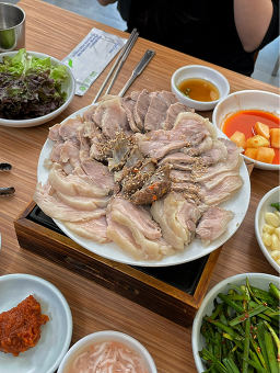 돌고래돼지국밥 사진 7