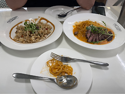 라라코스트 철산점 사진 5