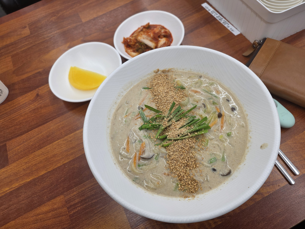 윤슬칼국수 대표 사진