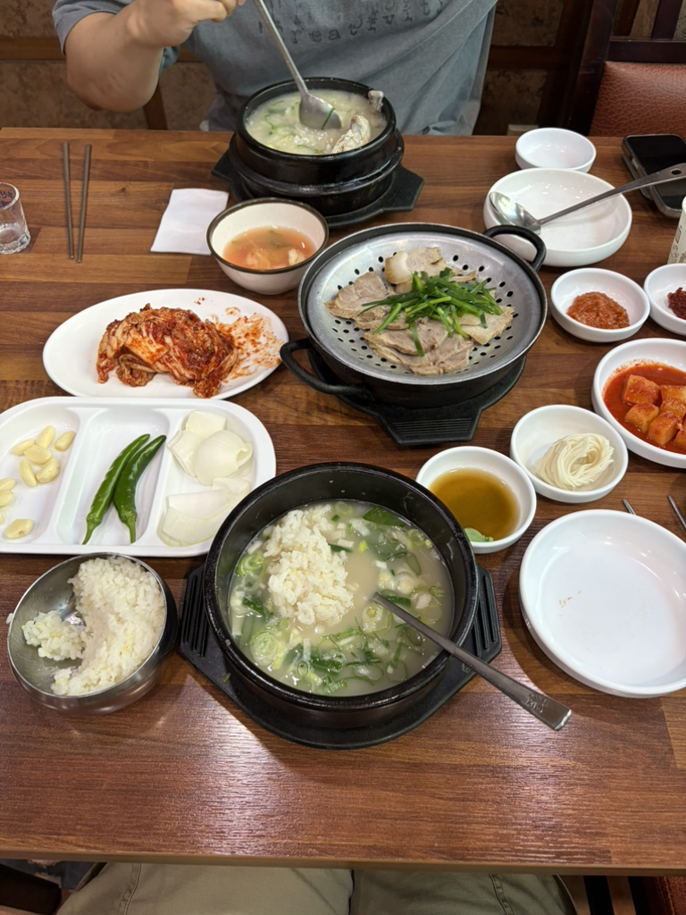 돈방림 돼지국밥반계탕 사진 3