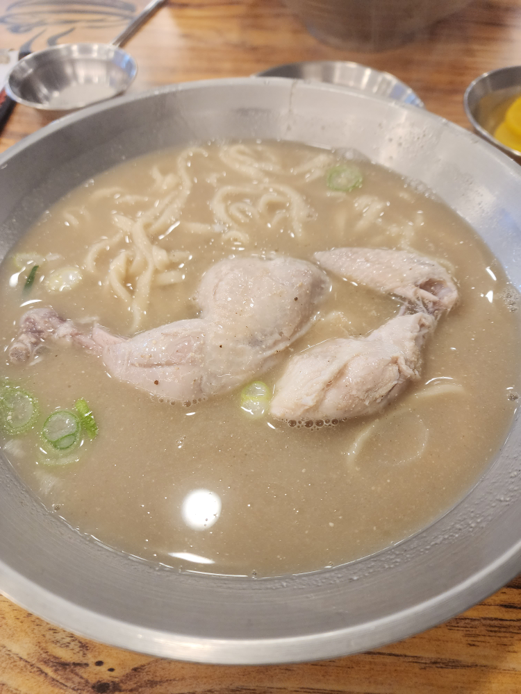 언양닭칼국수 거제문동점 대표 사진