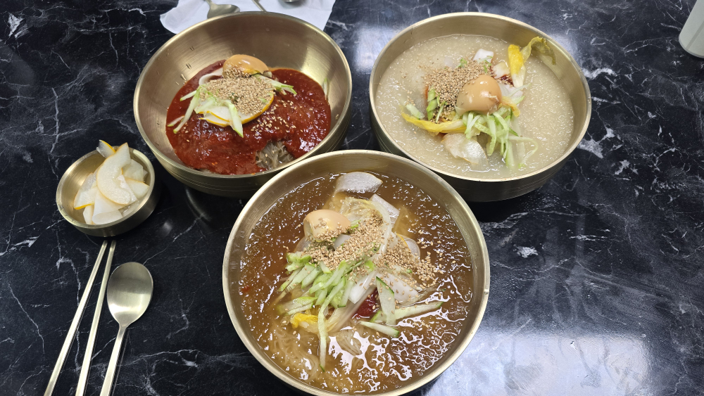 여름아냉면먹자겨울에옹심이칼국수 대표 사진