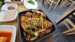 육뚝배기국밥막국수 만덕본점 사진 8