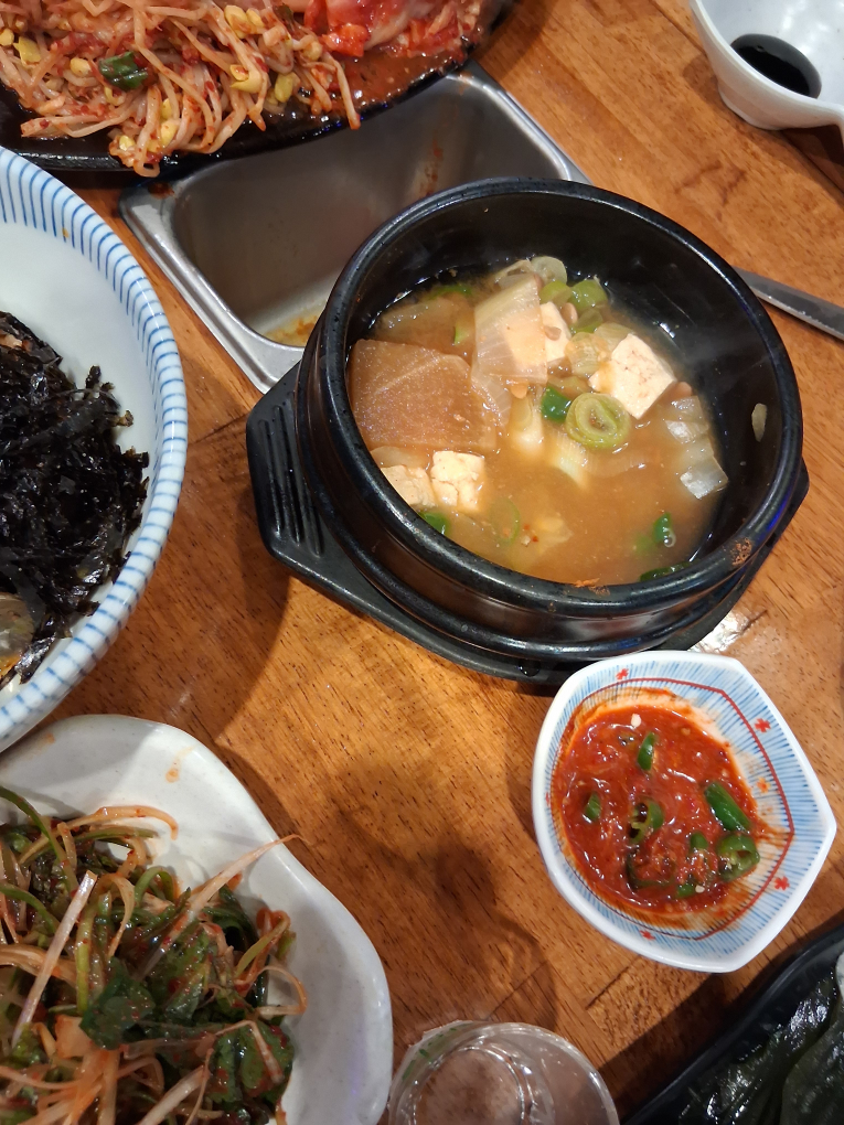육즈비 대표 사진