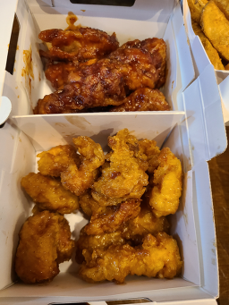교촌치킨 국제신도시점 사진 2