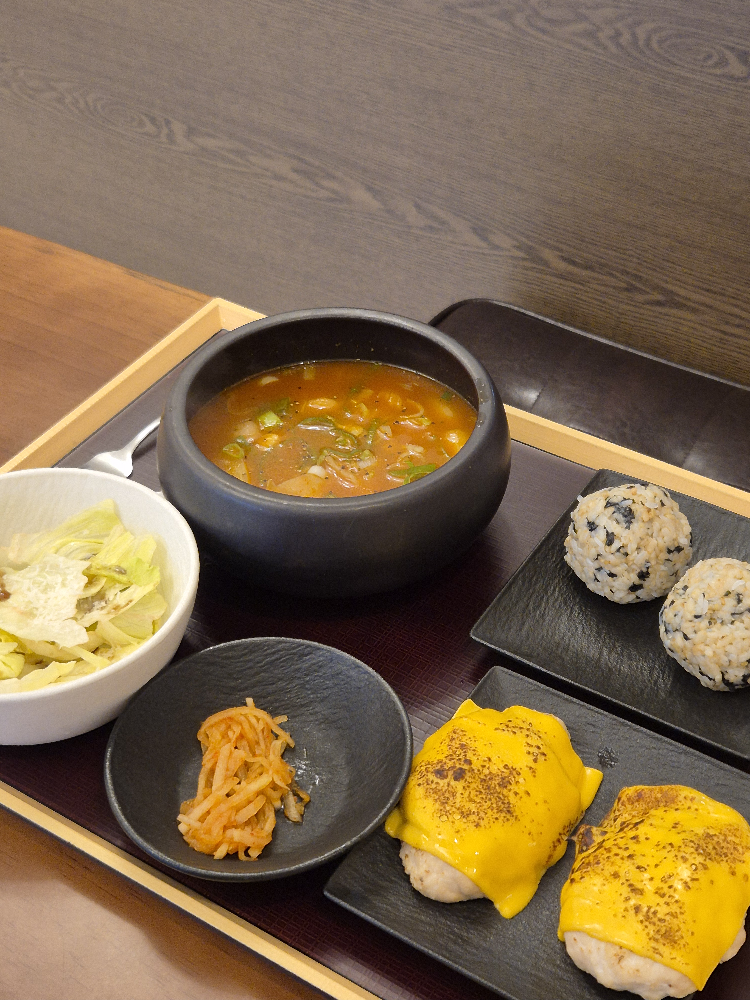 칼 대표 사진