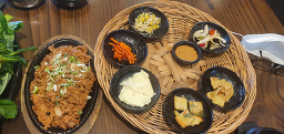 웰빙황토우렁이쌈밥 본점 사진 5