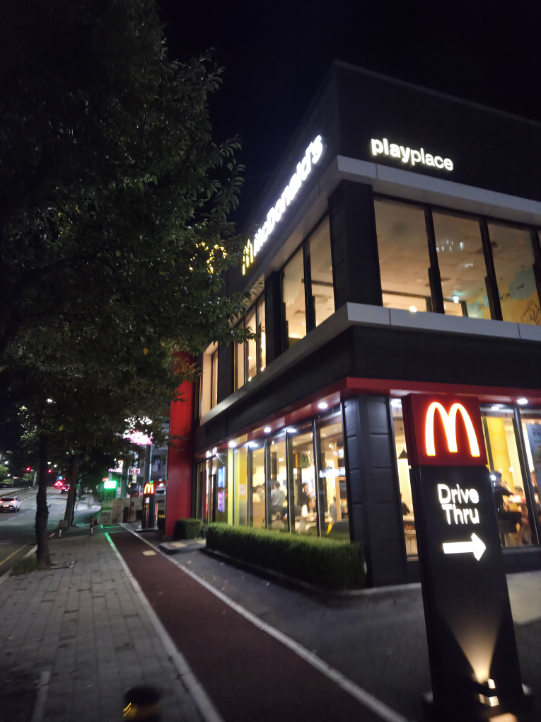 맥도날드 부산덕천DT점 사진 2