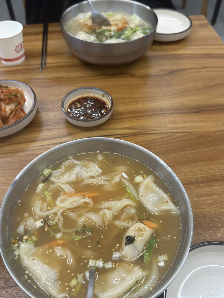 명동칼국수&군만두 대표 사진