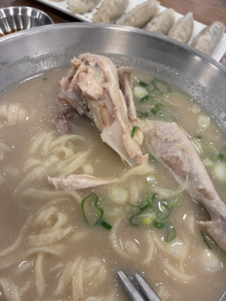 언양닭칼국수 경남고성점 사진 3