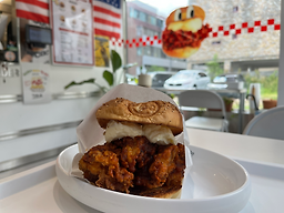 치킨버거클럽 광안점 사진 2