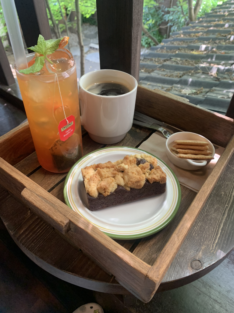 카페 틈