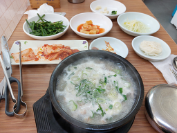 돌고래돼지국밥 사진 2