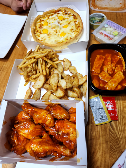 굽네치킨 여수돌산점 사진 3