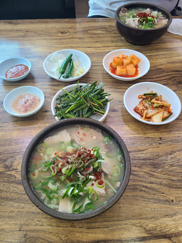 꽃돼지국밥 사진 7