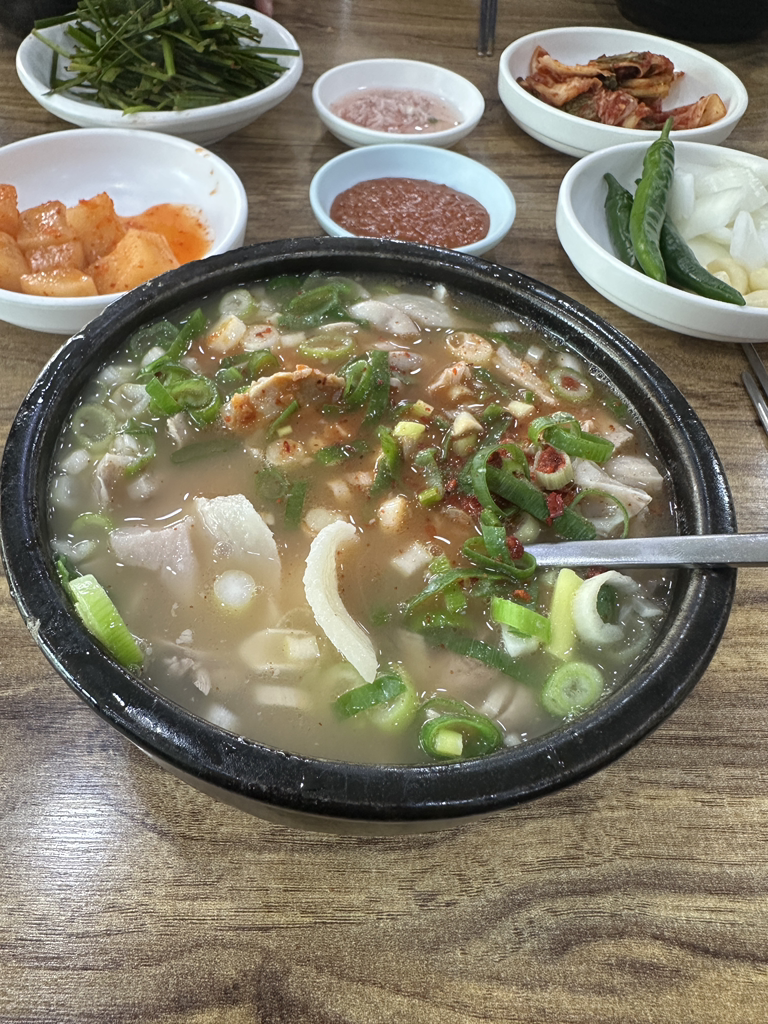 꽃돼지국밥 사진 3