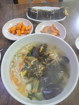 틈새칼국수 사진 2