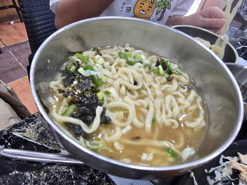 삼형제돈가스랑칼국수 서울대입구역점 사진 2