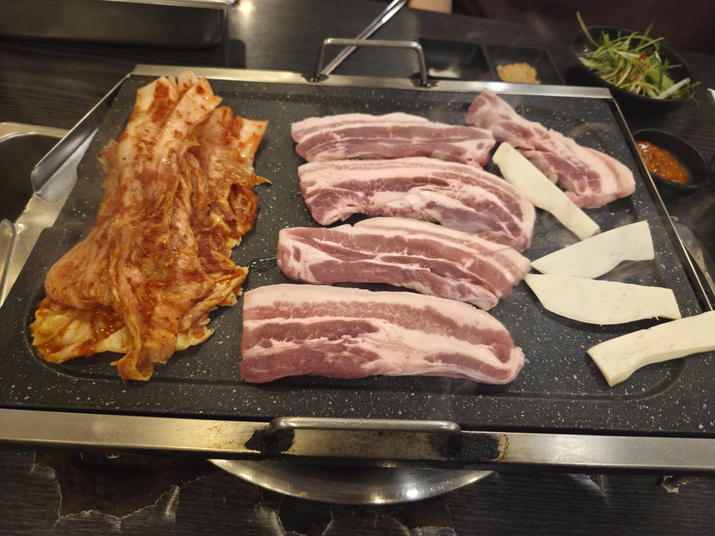 숯돌삼겹 사진 2