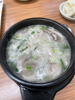 돌고래돼지국밥 대표 사진
