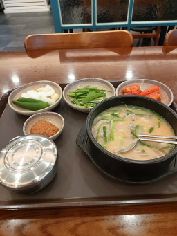 더도이종가집돼지국밥 부산역점 사진 4