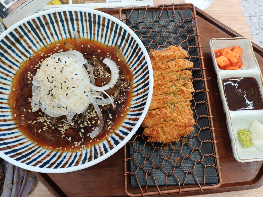 쑝쑝돈까스 경주황성점 사진 2