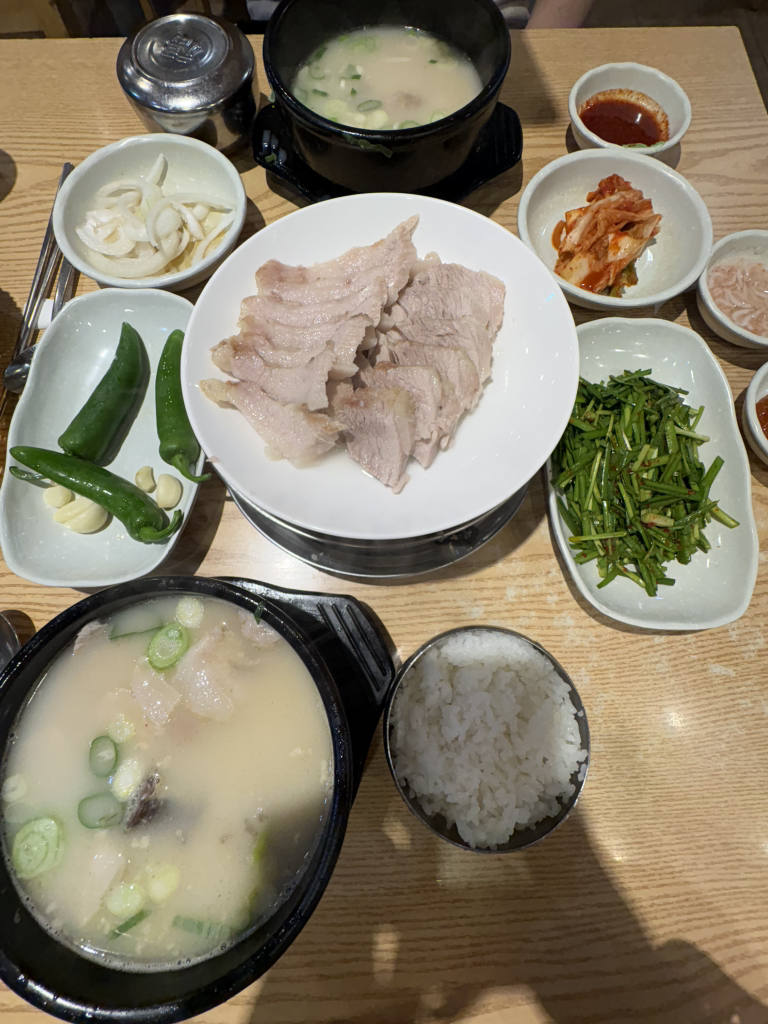 쌍둥이돼지국밥 본점 사진 4