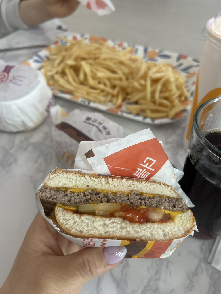 맥도날드 사천DT점 사진 2