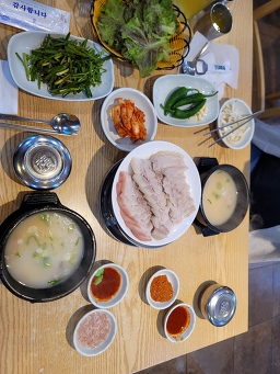 쌍둥이돼지국밥 대연점 사진 3