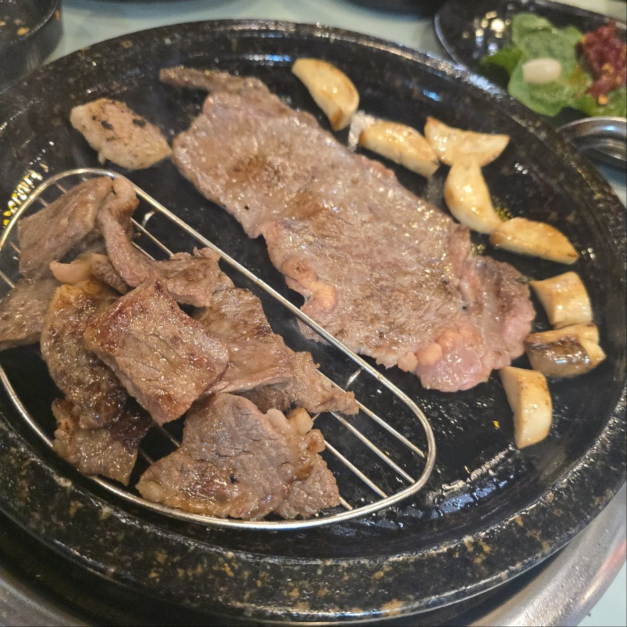 꾸석지돌판한우 수영점 사진 2