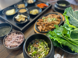 웰빙황토우렁이쌈밥 본점 사진 4