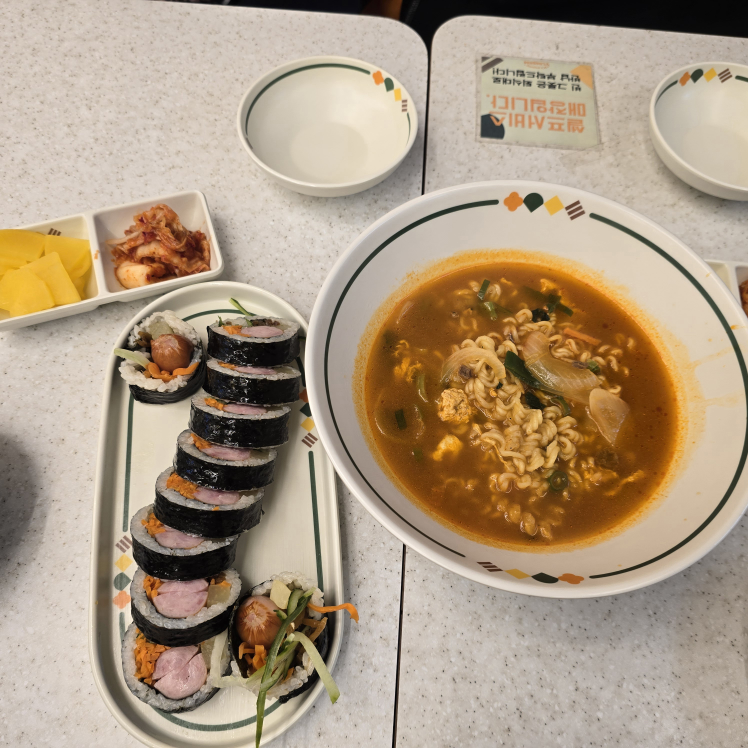얌샘김밥 부산장전역점 대표 사진