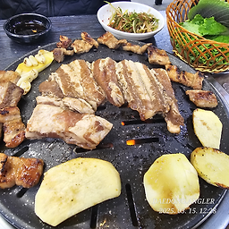 돼지촌 대표 사진