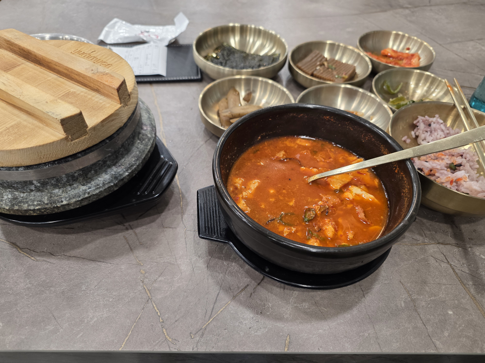 완뚝순두부 부산역점 사진 4