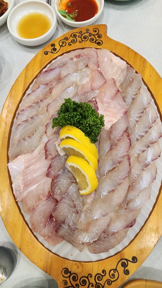 돌고래횟집 사진 7