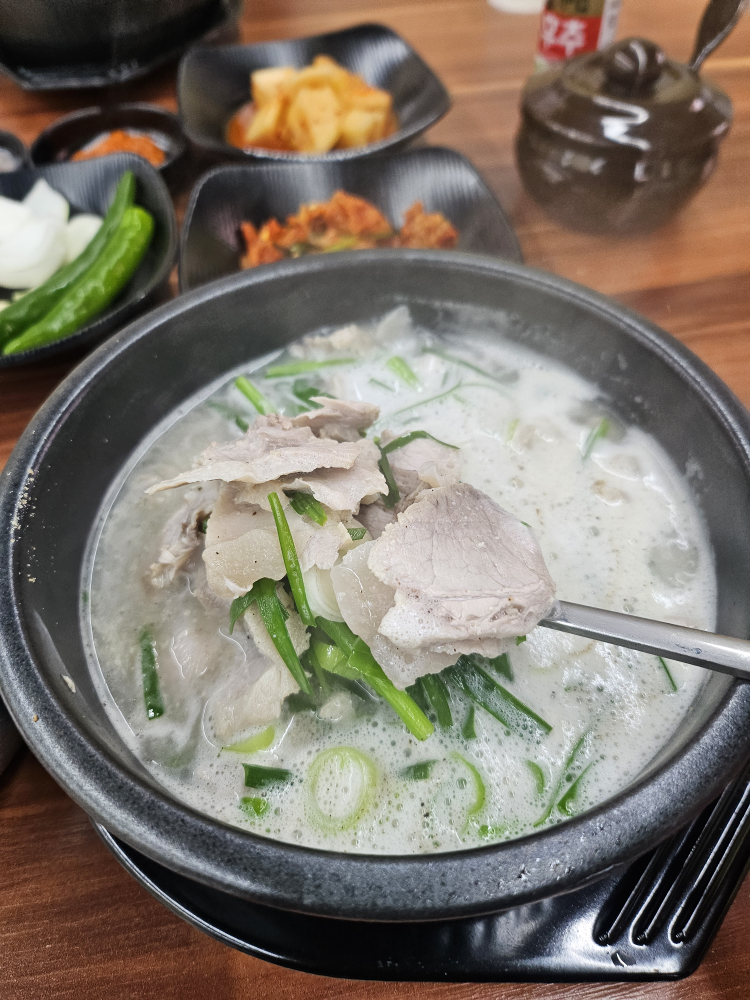 장손돼지국밥 사진 8