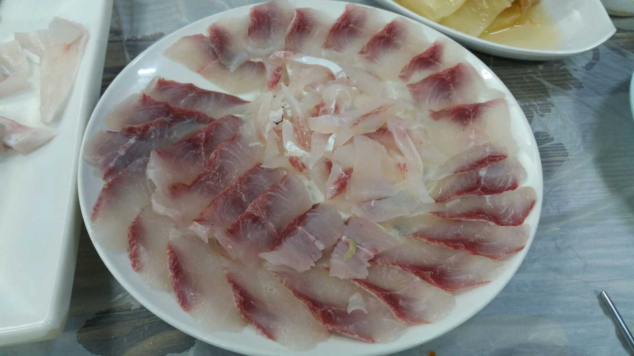 돌고래초장횟집 사진 2