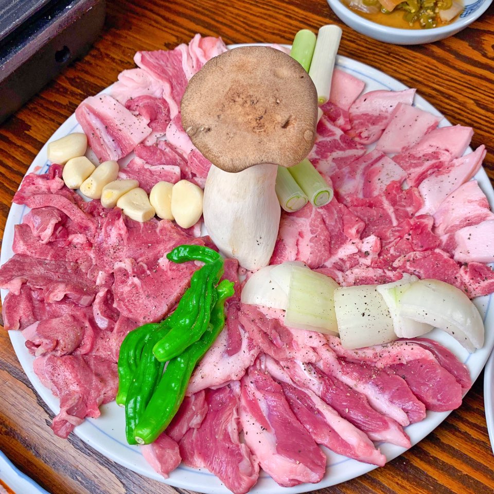 육돼 사진 6