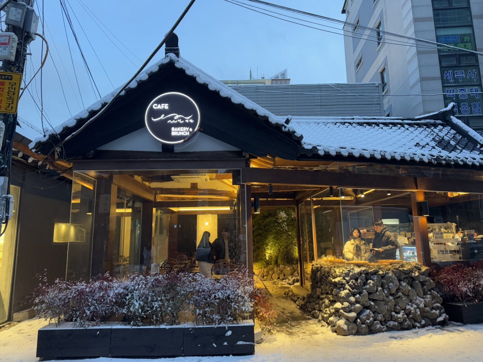 익선동 라인카페