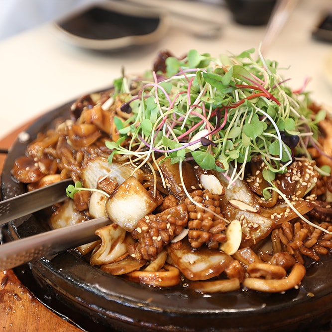 Gangjeongbodoljjajang (강정보돌짜장) 2
