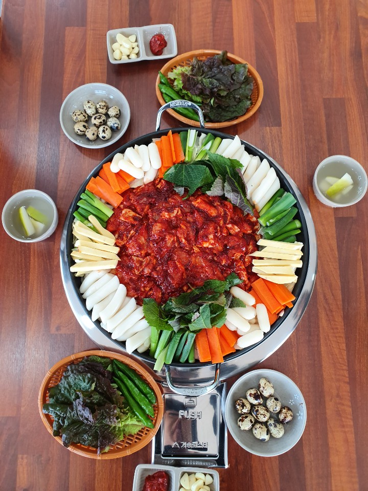 Sinmijeongchuncheondakgalbi (신미정춘천닭갈비) 2