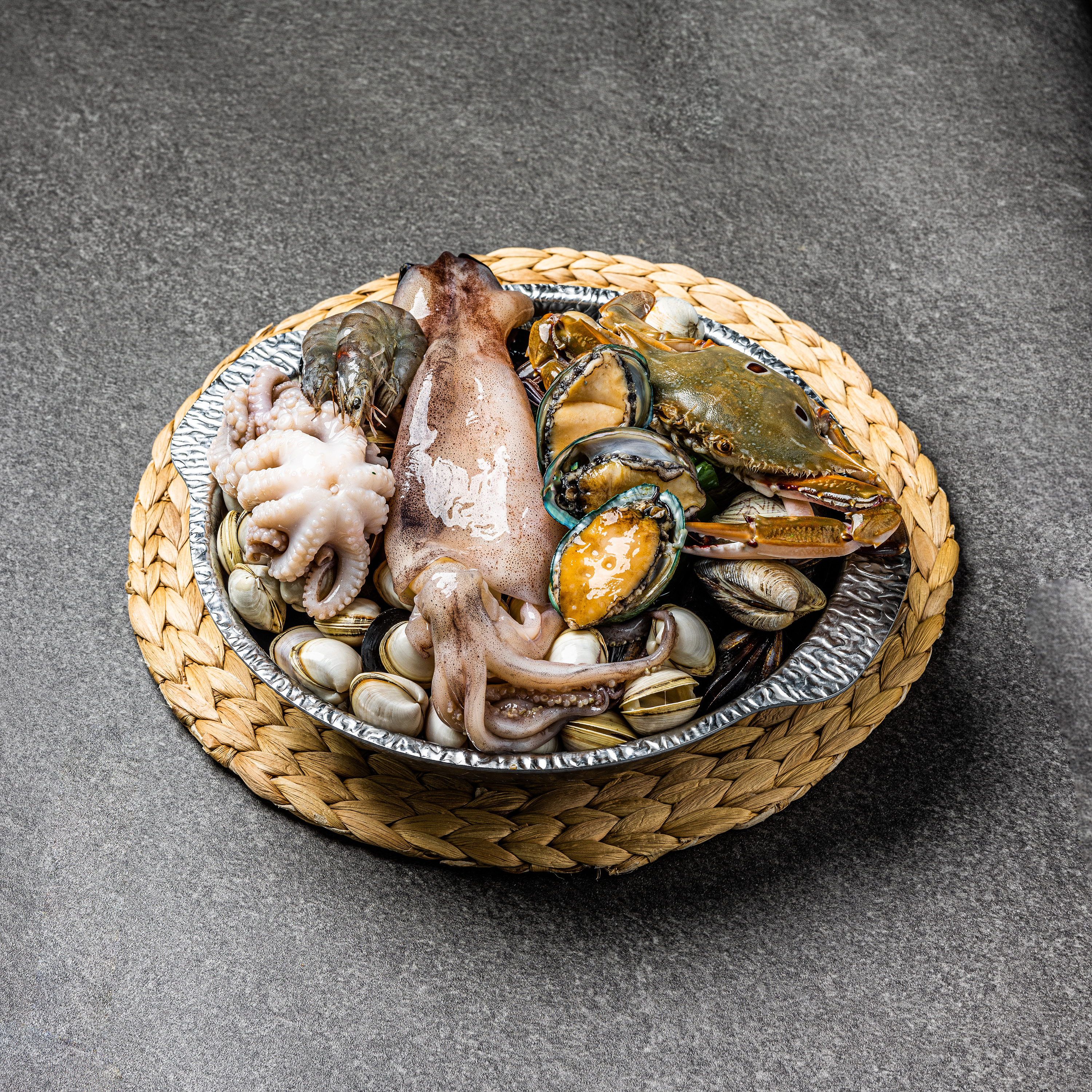 Daewanghaemulsonkalguksu (대왕해물손칼국수) 3
