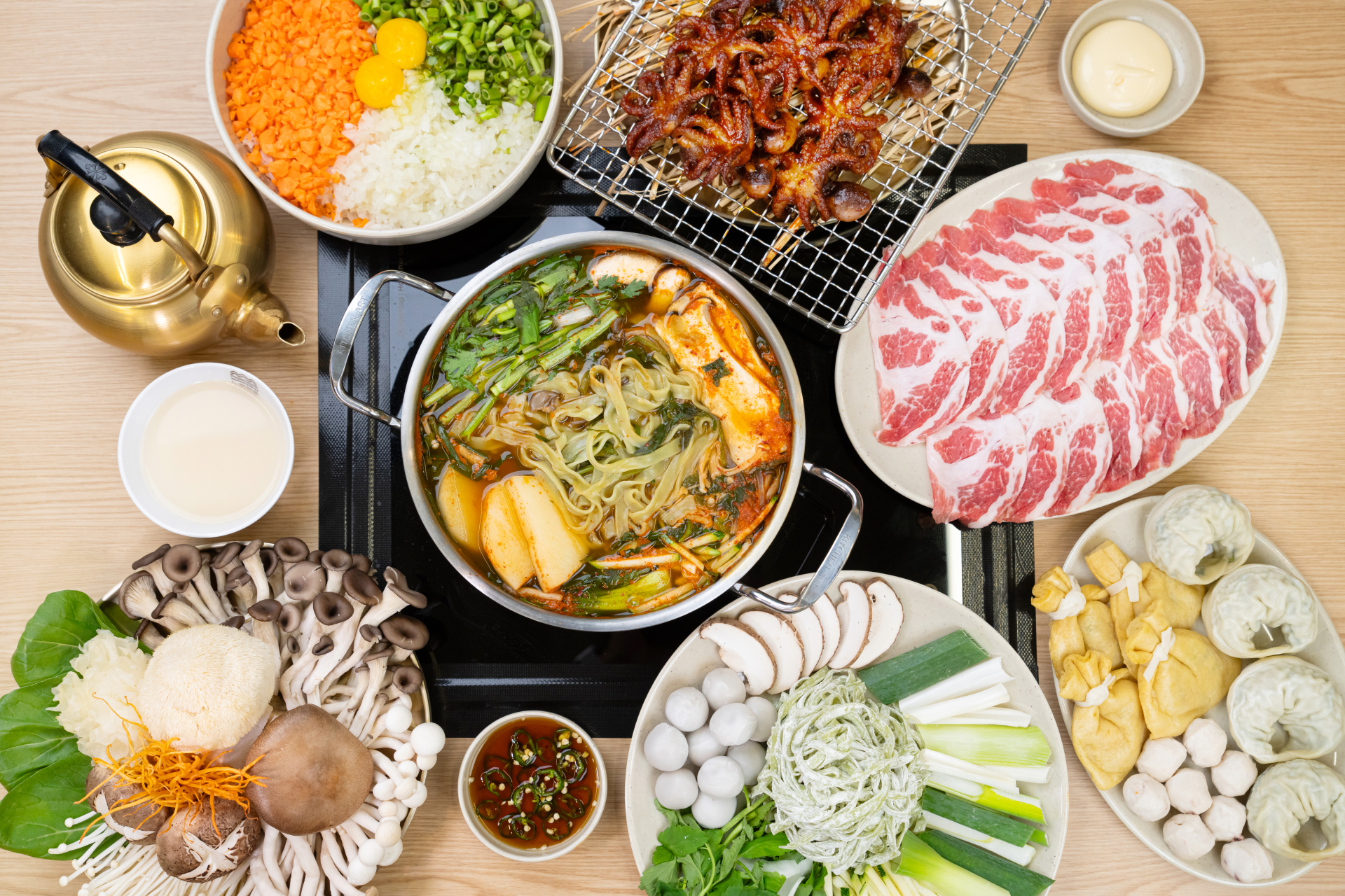 Dongchundangsyabeusyabeukalguksu (동춘당샤브샤브칼국수) 2