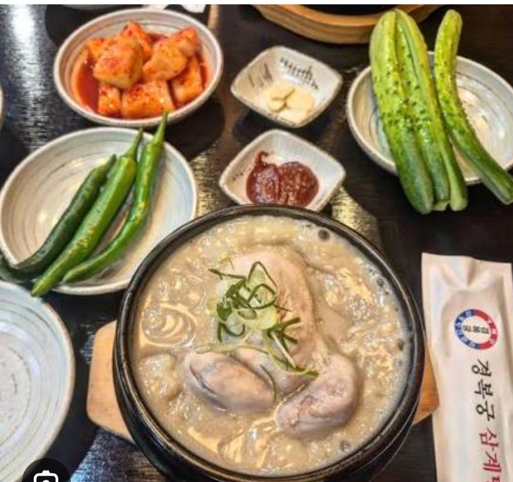 Gyeongbokgungsamgyetang (경복궁삼계탕) 2