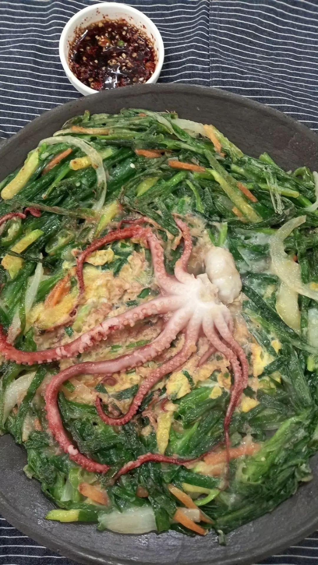 Gimganehaemulkalguksu (김가네해물칼국수) 3