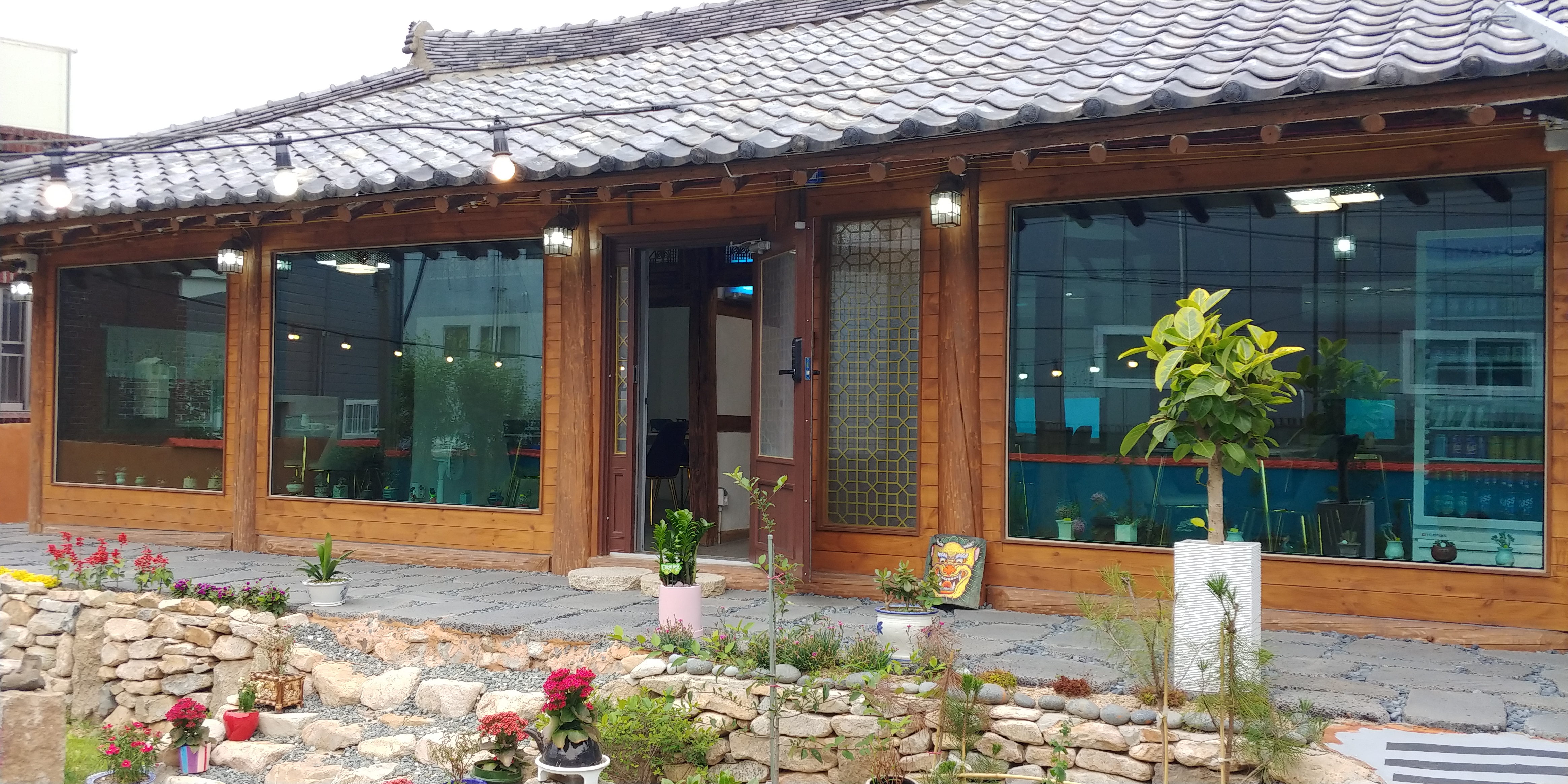 Dongdaegimdaegam, gukmincheyuksenteo kape (동대김대감, 국민체육센터 카페) 1