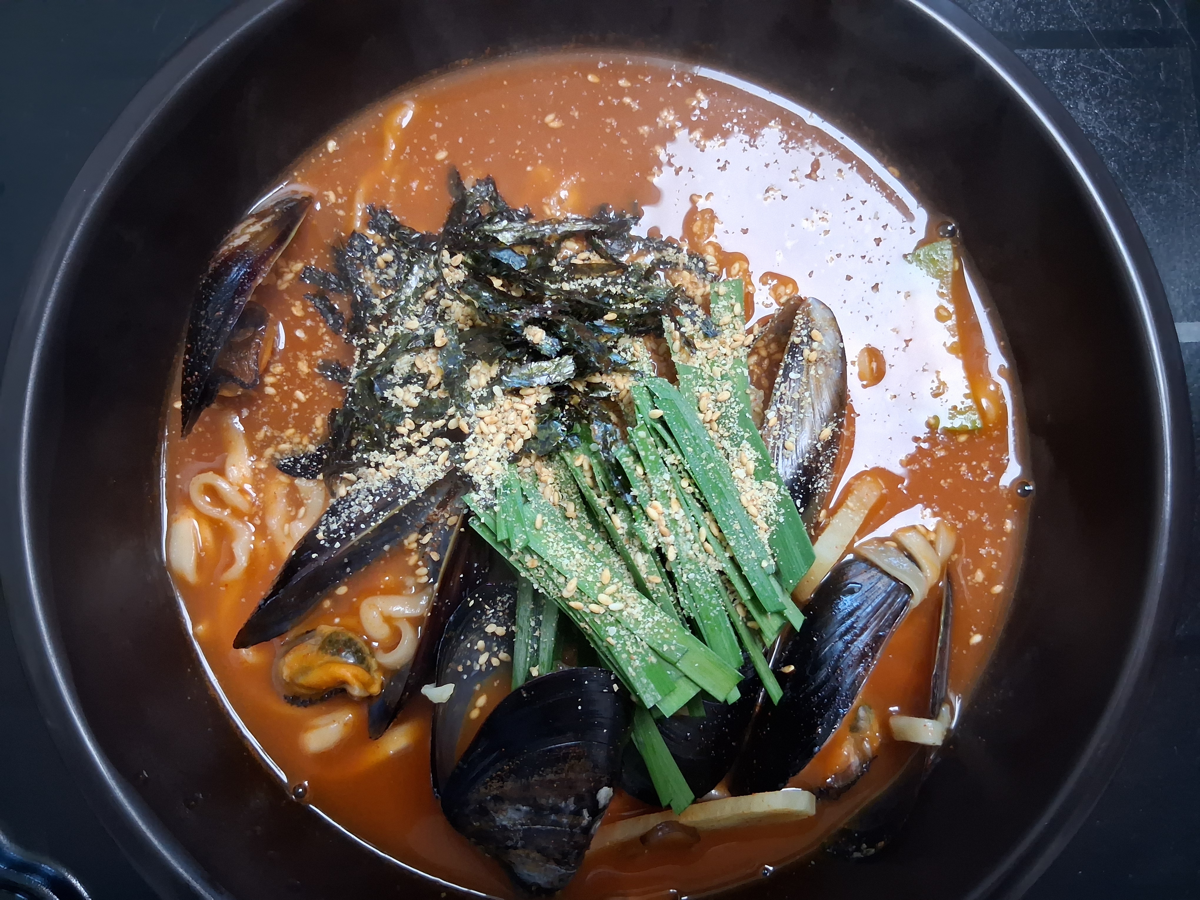 홍합장칼국수