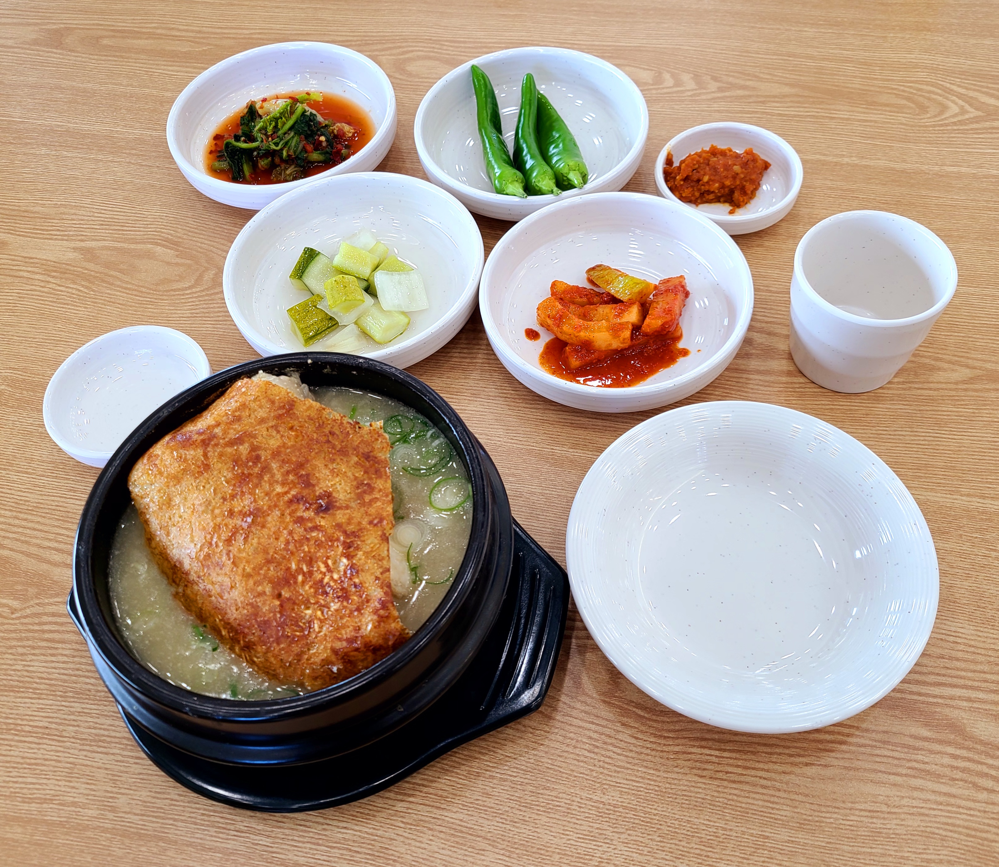 Iucheolhanbangnurungjisamgyetang (이우철한방누룽지삼계탕) 2